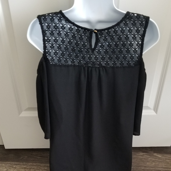 ⚡Lot of 2 Cold shoulder Blouses - Picture 3 of 8